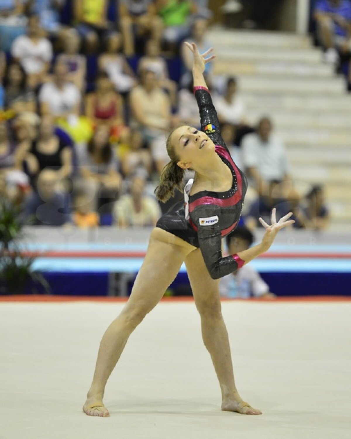 GALERIE FOTO / Repetiţie pe podium » Ultimul test al gimnastelor înainte de Jocurile Olimpice