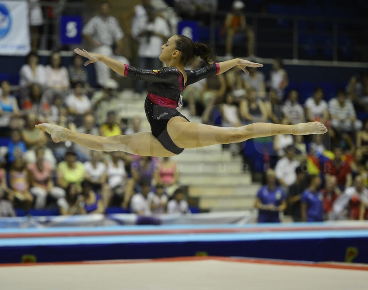 GALERIE FOTO / Repetiţie pe podium » Ultimul test al gimnastelor înainte de Jocurile Olimpice