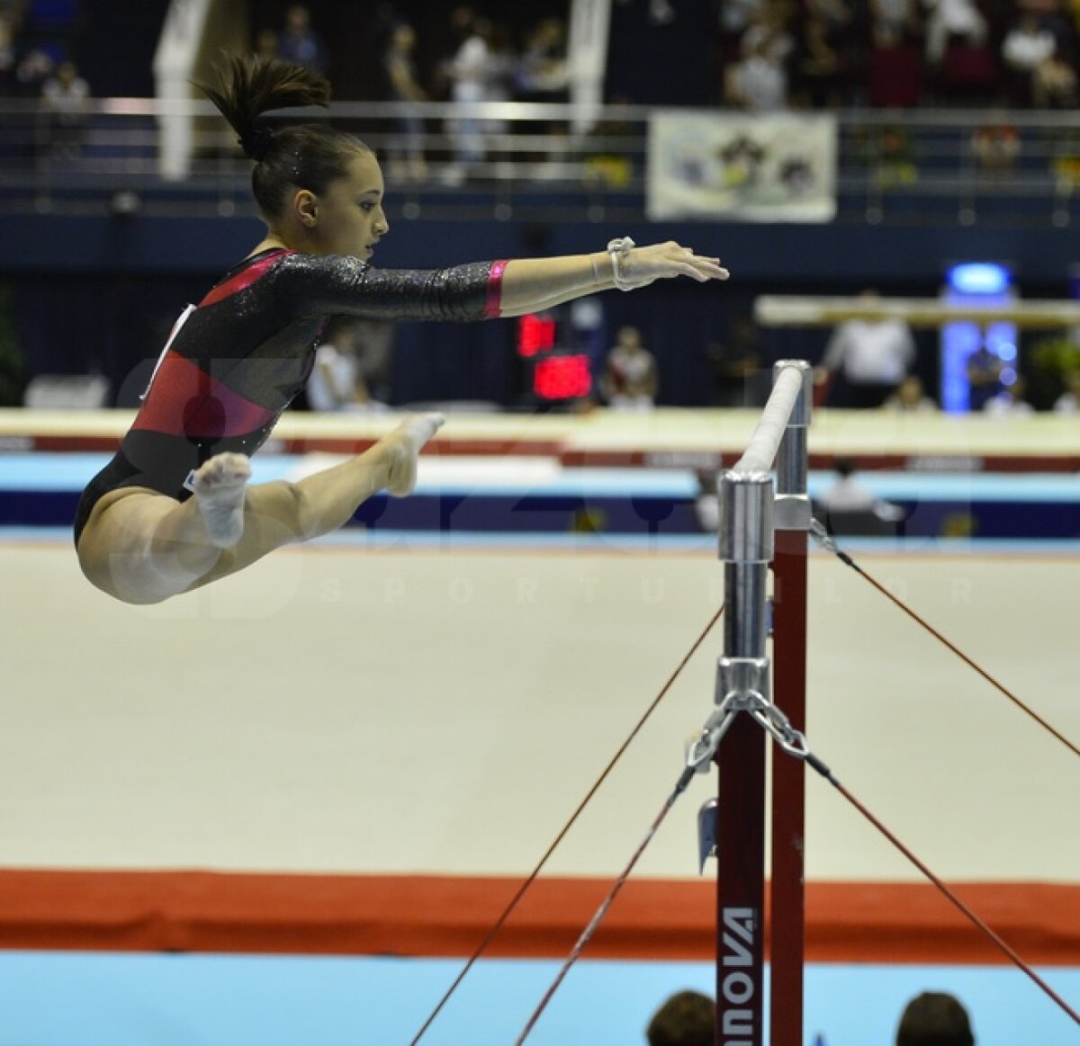 GALERIE FOTO / Repetiţie pe podium » Ultimul test al gimnastelor înainte de Jocurile Olimpice