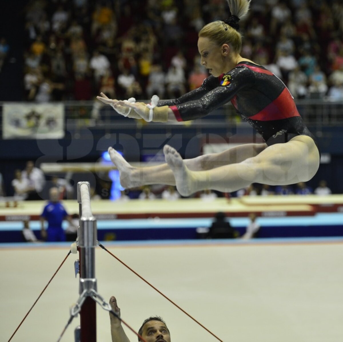 GALERIE FOTO / Repetiţie pe podium » Ultimul test al gimnastelor înainte de Jocurile Olimpice