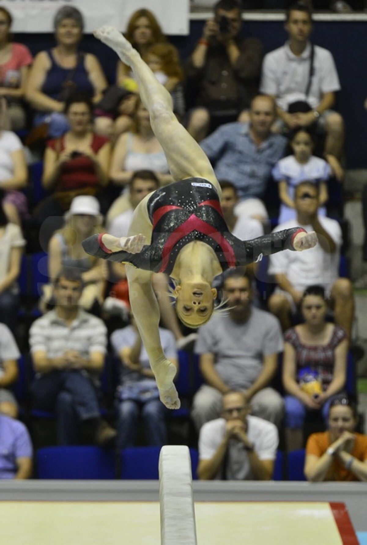 GALERIE FOTO / Repetiţie pe podium » Ultimul test al gimnastelor înainte de Jocurile Olimpice