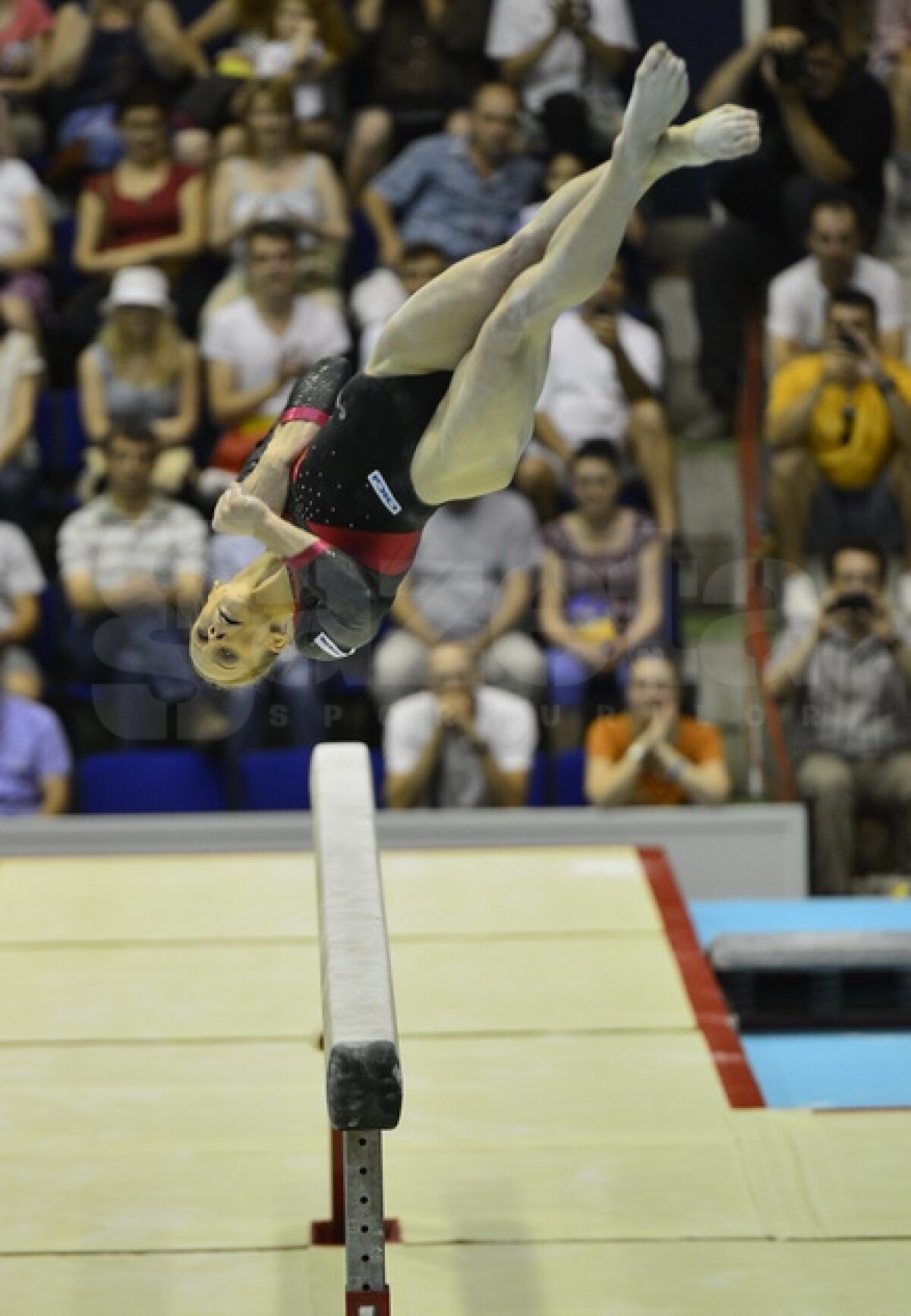 GALERIE FOTO / Repetiţie pe podium » Ultimul test al gimnastelor înainte de Jocurile Olimpice