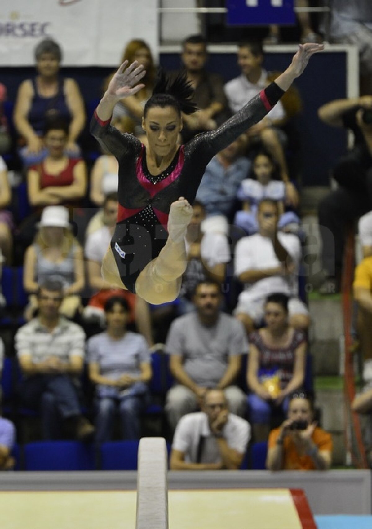 GALERIE FOTO / Repetiţie pe podium » Ultimul test al gimnastelor înainte de Jocurile Olimpice