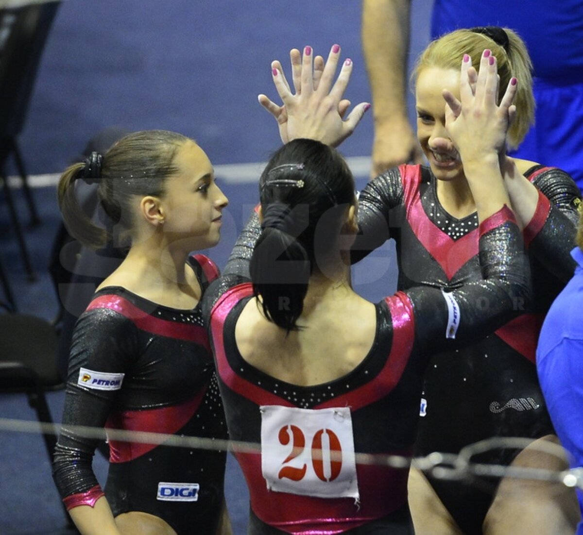 GALERIE FOTO / Repetiţie pe podium » Ultimul test al gimnastelor înainte de Jocurile Olimpice