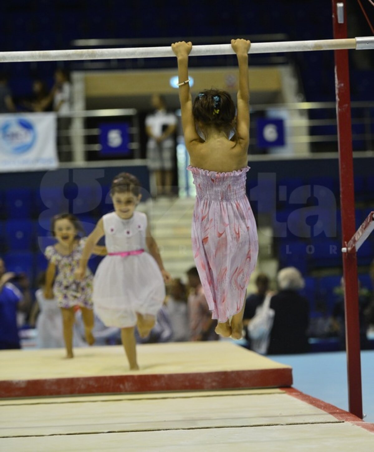 GALERIE FOTO / Repetiţie pe podium » Ultimul test al gimnastelor înainte de Jocurile Olimpice