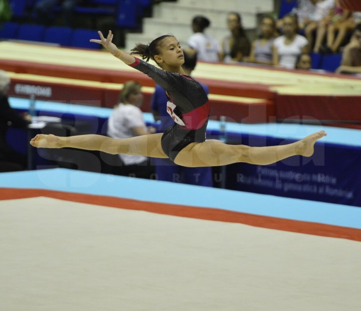 GALERIE FOTO / Repetiţie pe podium » Ultimul test al gimnastelor înainte de Jocurile Olimpice