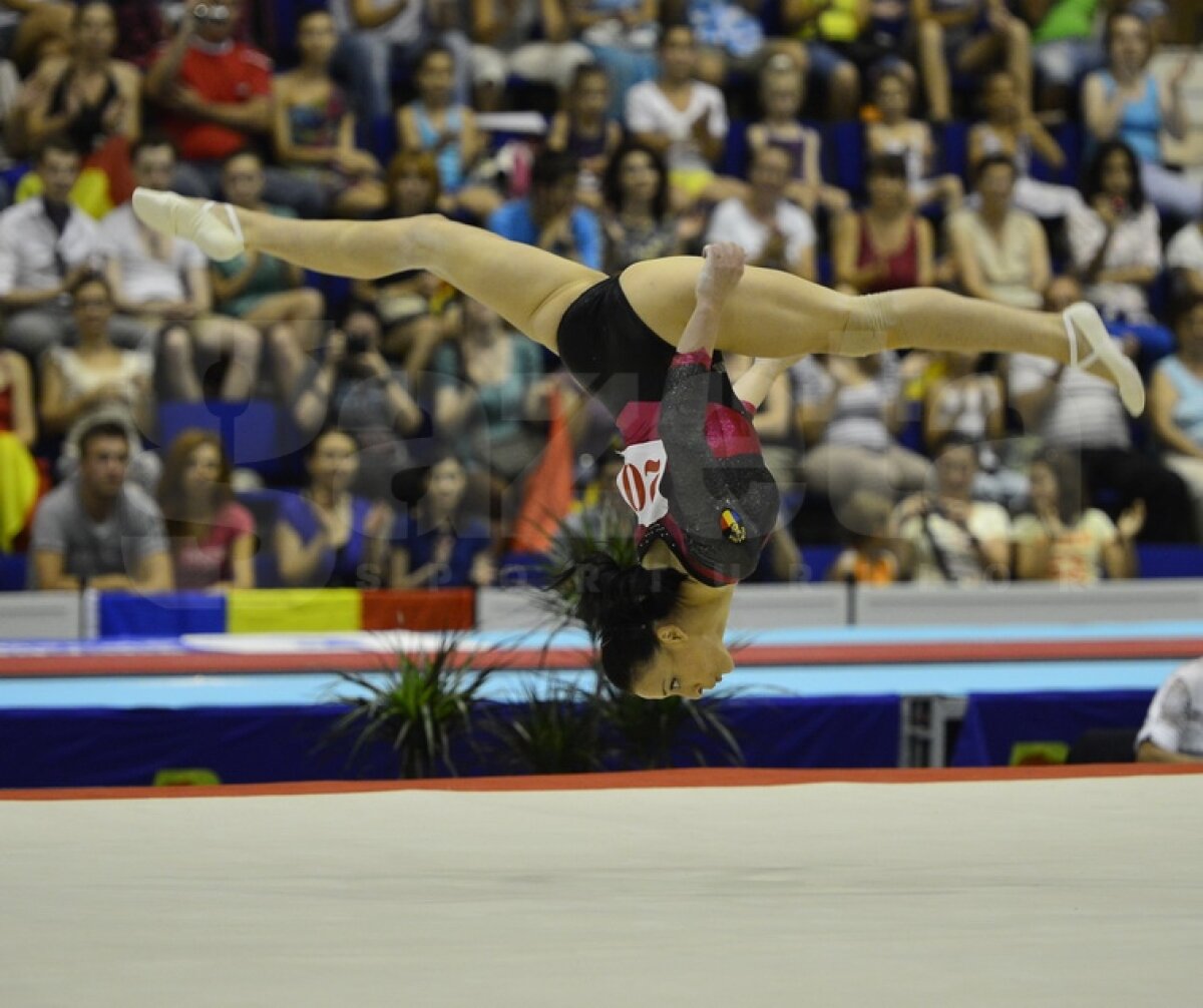 GALERIE FOTO / Repetiţie pe podium » Ultimul test al gimnastelor înainte de Jocurile Olimpice