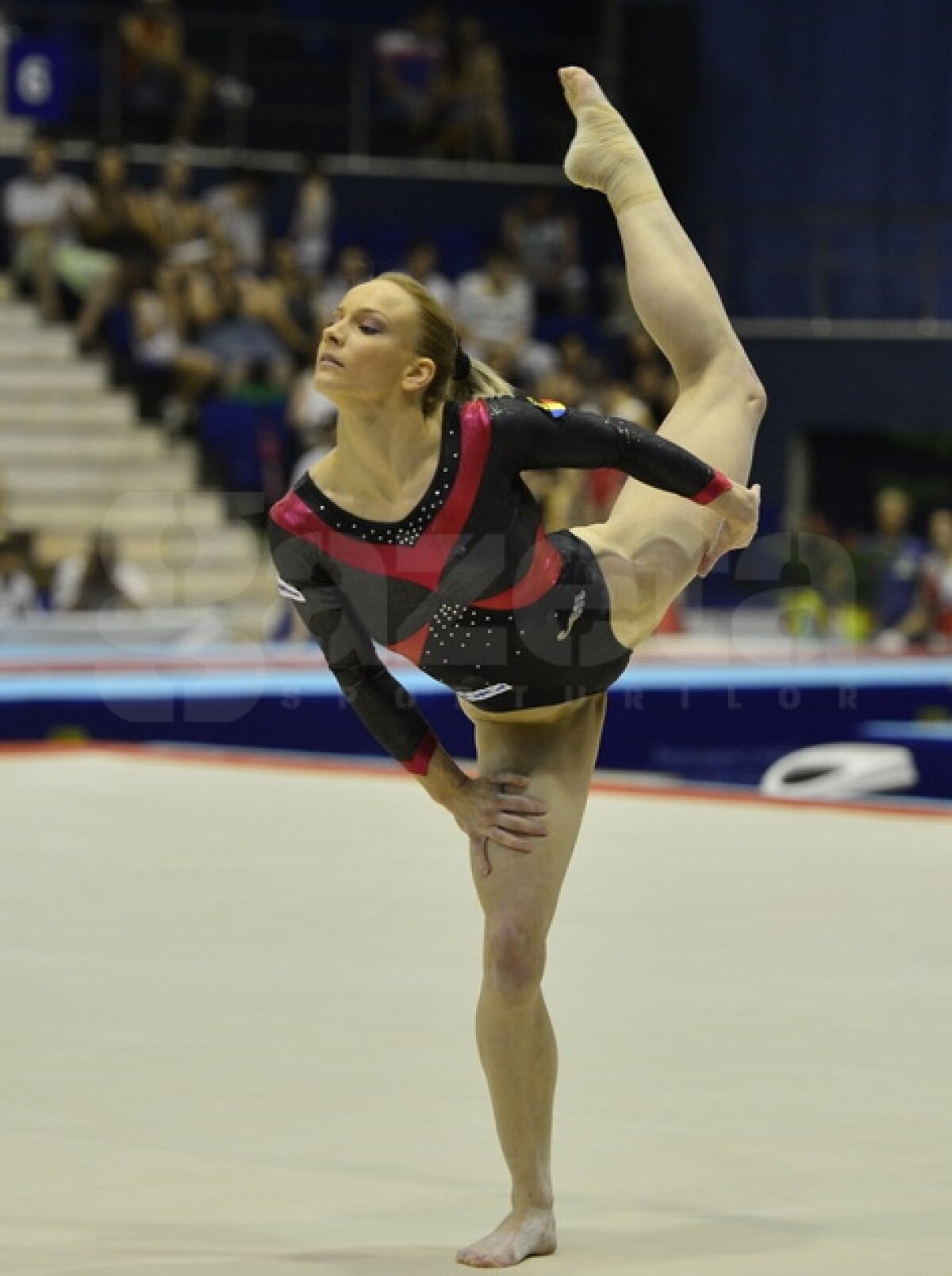 GALERIE FOTO / Repetiţie pe podium » Ultimul test al gimnastelor înainte de Jocurile Olimpice