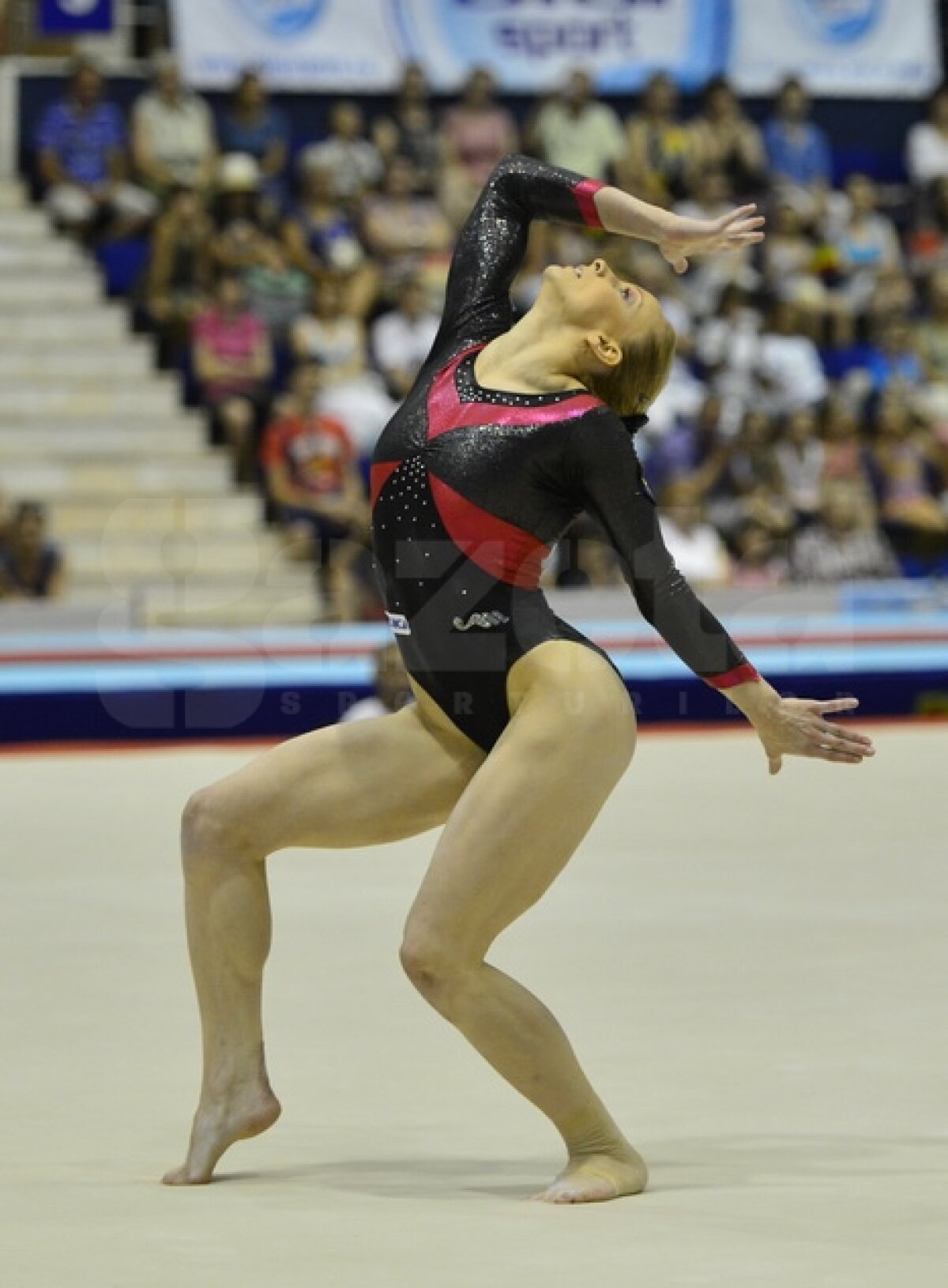 GALERIE FOTO / Repetiţie pe podium » Ultimul test al gimnastelor înainte de Jocurile Olimpice