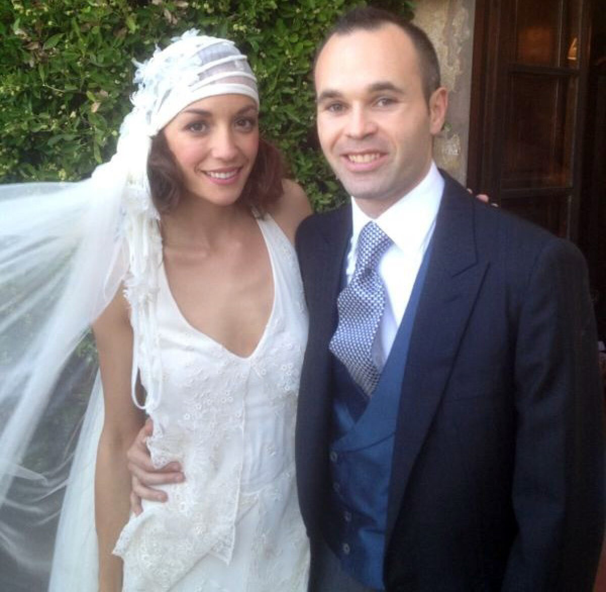 FOTO Iniesta a spus "DA" » Mijocaşul Barcelonei s-a căsătorit cu Anna Ortiz