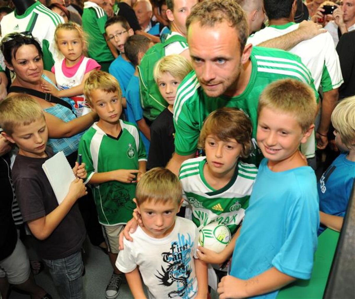 FOTO Nicoliţă, protagonist la prezentarea noului echipament al lui St. Etienne