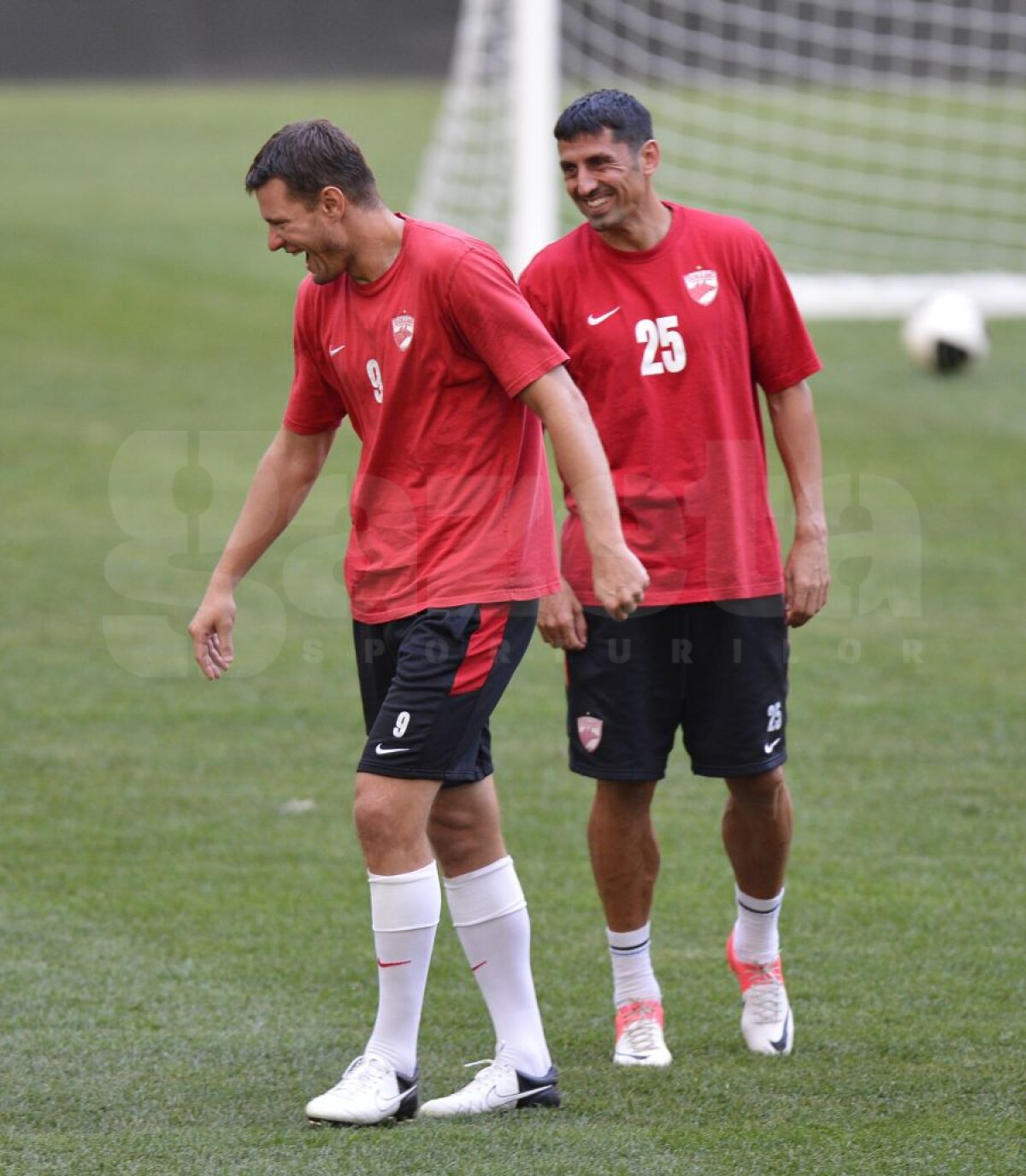 FOTO Dinamoviştii au un mesaj războinic pentru Andone: "Ne ştie bine, dar şi noi îl cunoaştem pe el" :)