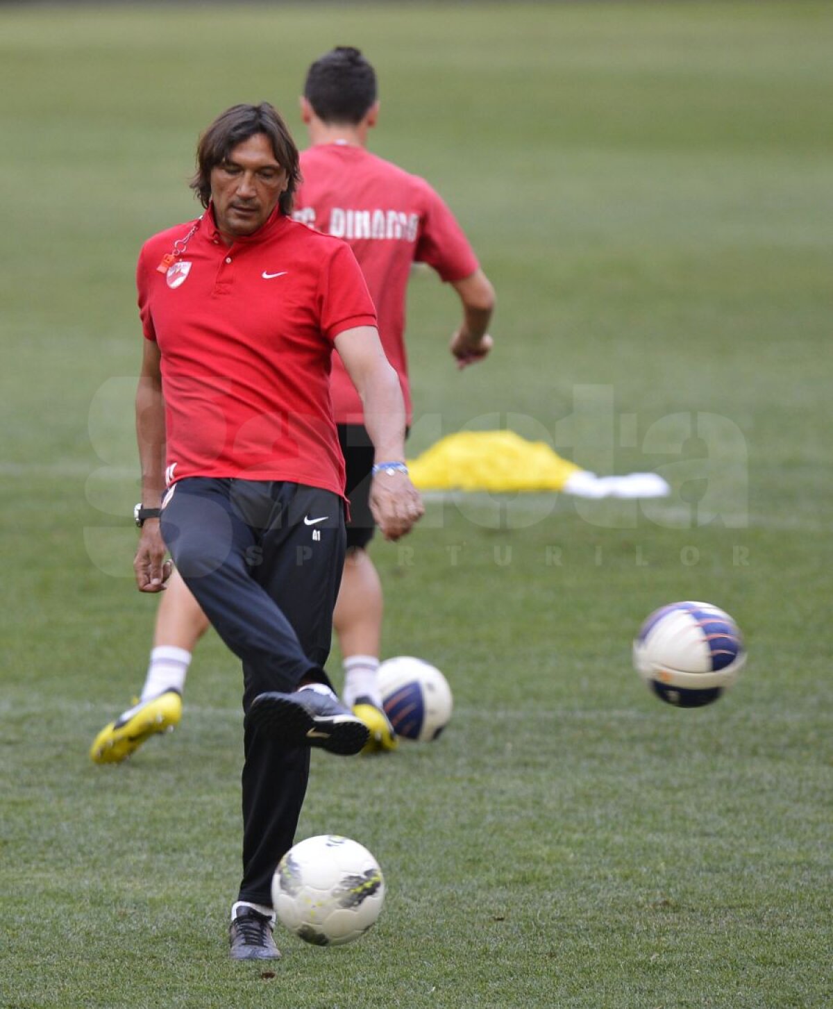 FOTO Dinamoviştii au un mesaj războinic pentru Andone: "Ne ştie bine, dar şi noi îl cunoaştem pe el" :)