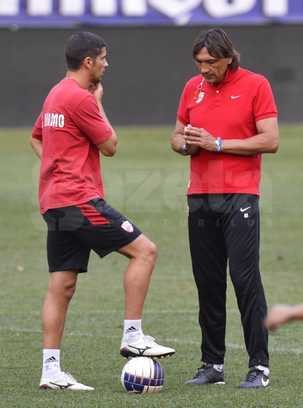 FOTO Dinamoviştii au un mesaj războinic pentru Andone: "Ne ştie bine, dar şi noi îl cunoaştem pe el" :)