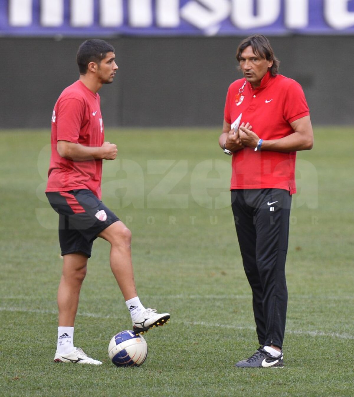 FOTO Dinamoviştii au un mesaj războinic pentru Andone: "Ne ştie bine, dar şi noi îl cunoaştem pe el" :)