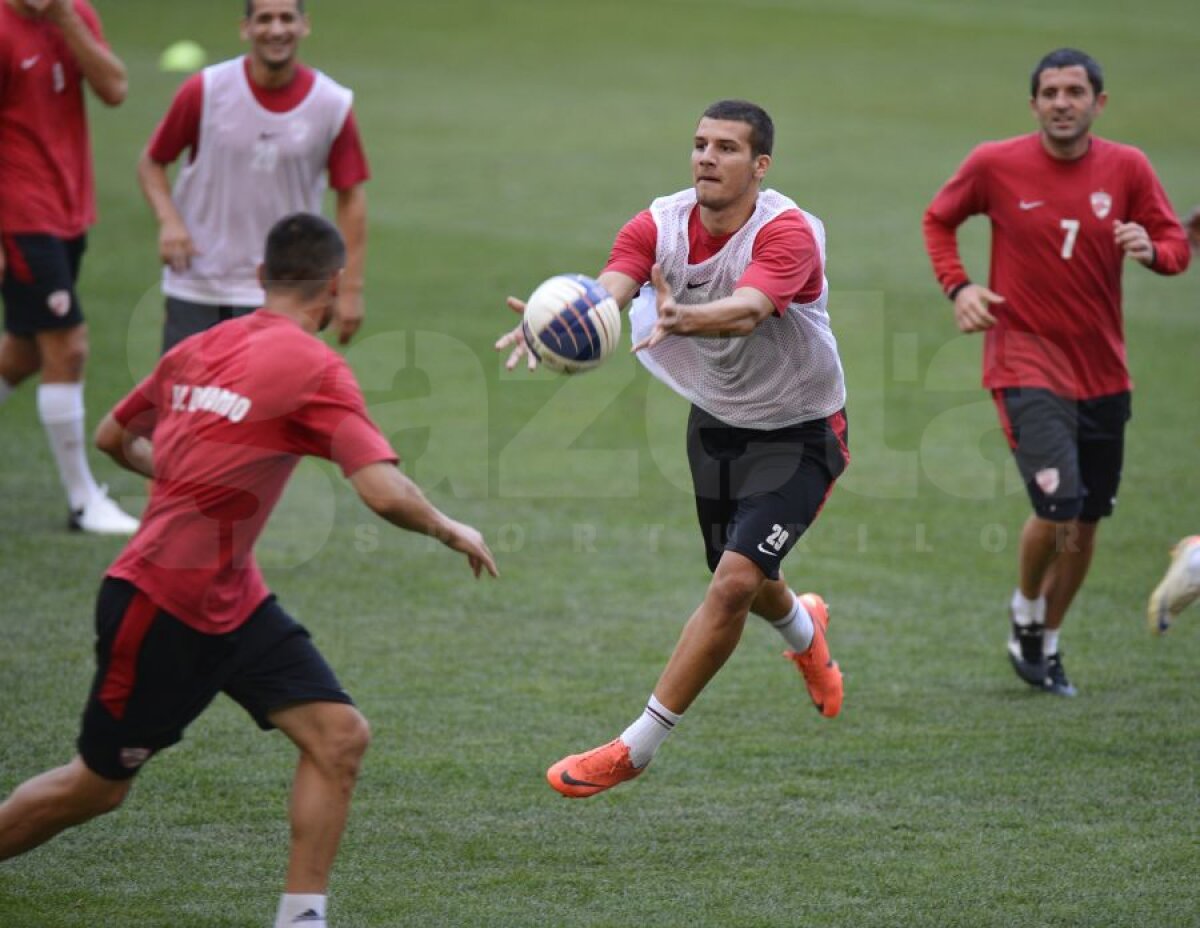 FOTO Dinamoviştii au un mesaj războinic pentru Andone: "Ne ştie bine, dar şi noi îl cunoaştem pe el" :)