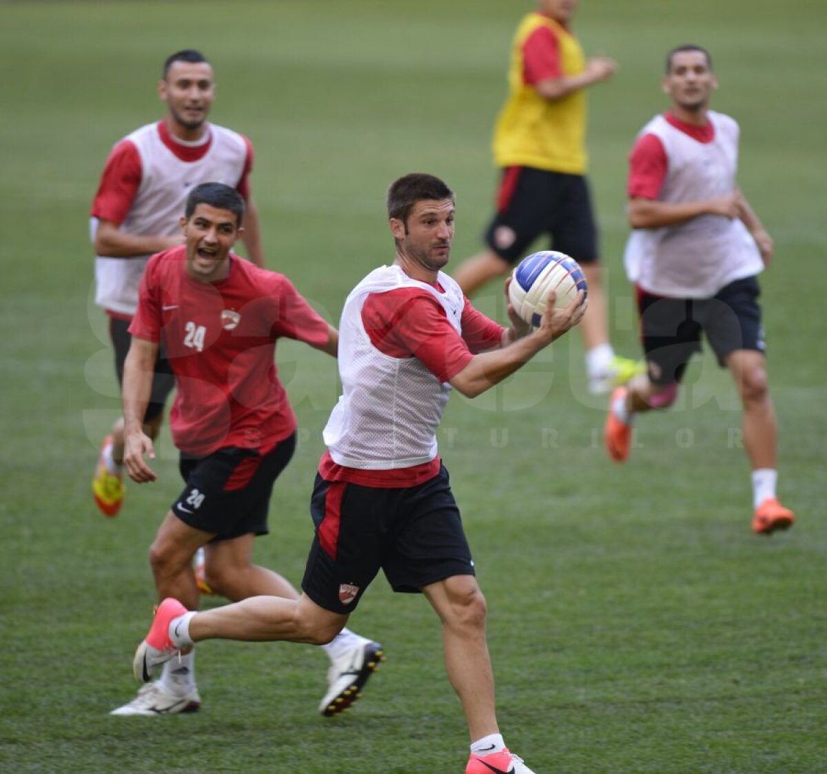 FOTO Dinamoviştii au un mesaj războinic pentru Andone: "Ne ştie bine, dar şi noi îl cunoaştem pe el" :)