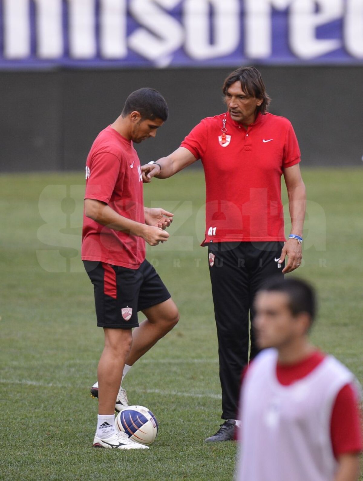 FOTO National Arena e un sfetnic bun » Mini-şedinţă între Bonetti şi Luchin la antrenamentul oficial