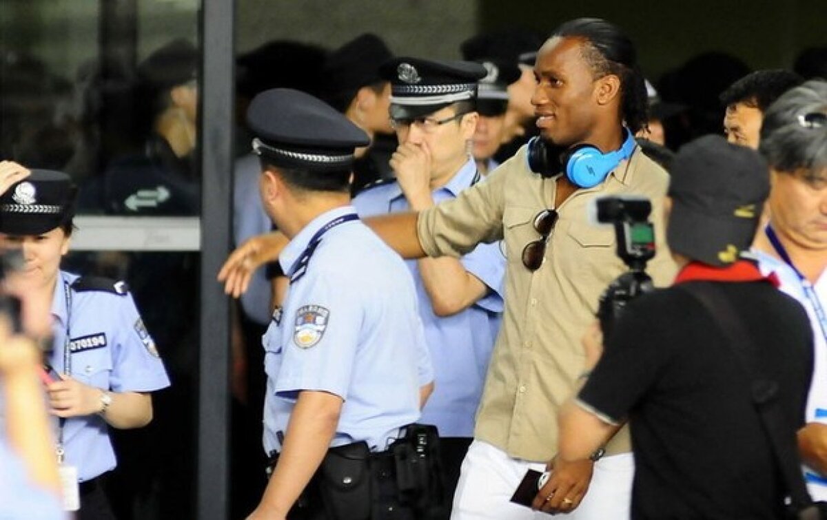 VIDEO şi FOTO » Nebunie la sosirea lui Drogba în China! Cum a fost întîmpinat ivorianul