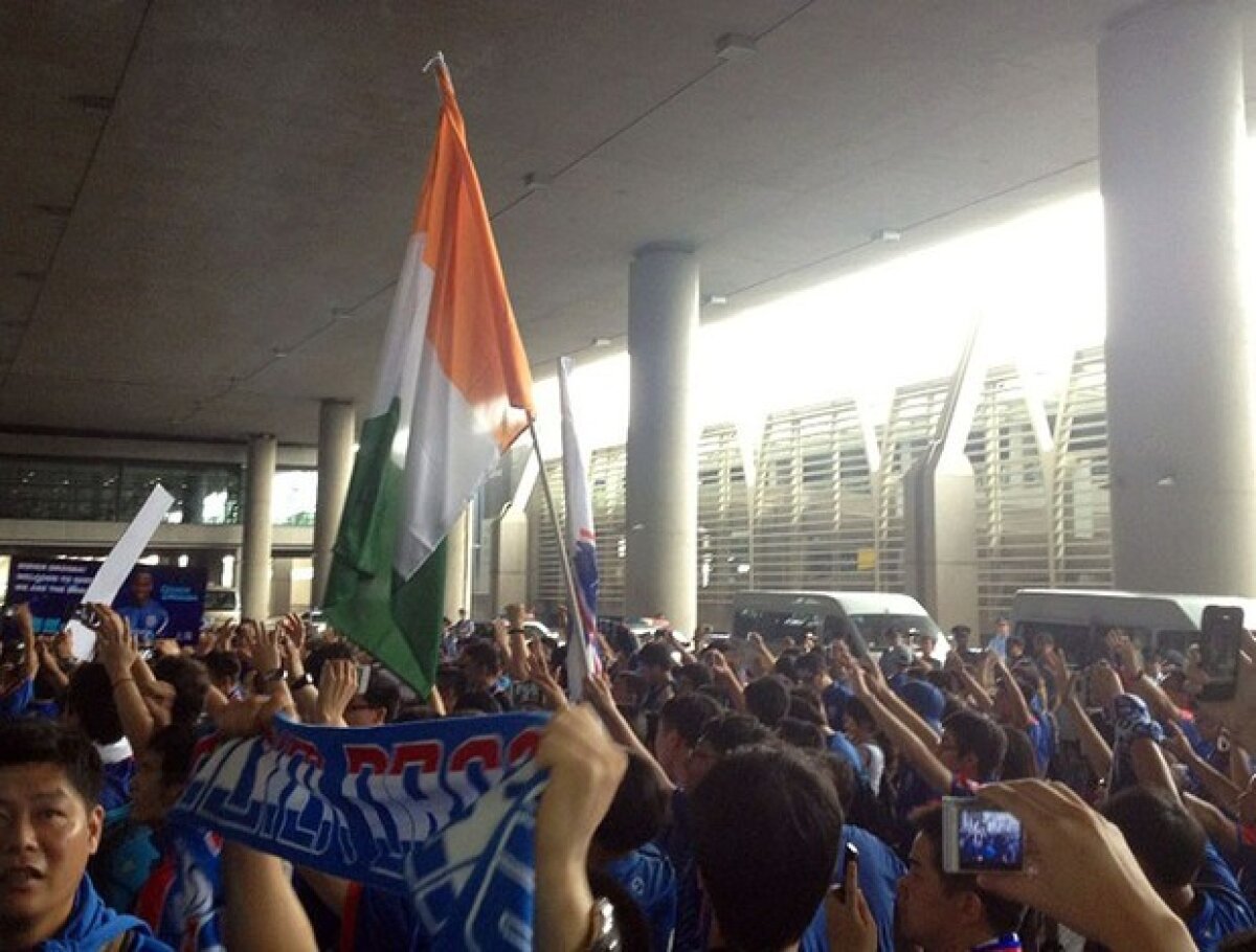 VIDEO şi FOTO » Nebunie la sosirea lui Drogba în China! Cum a fost întîmpinat ivorianul