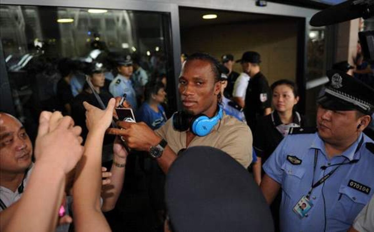 VIDEO şi FOTO » Nebunie la sosirea lui Drogba în China! Cum a fost întîmpinat ivorianul