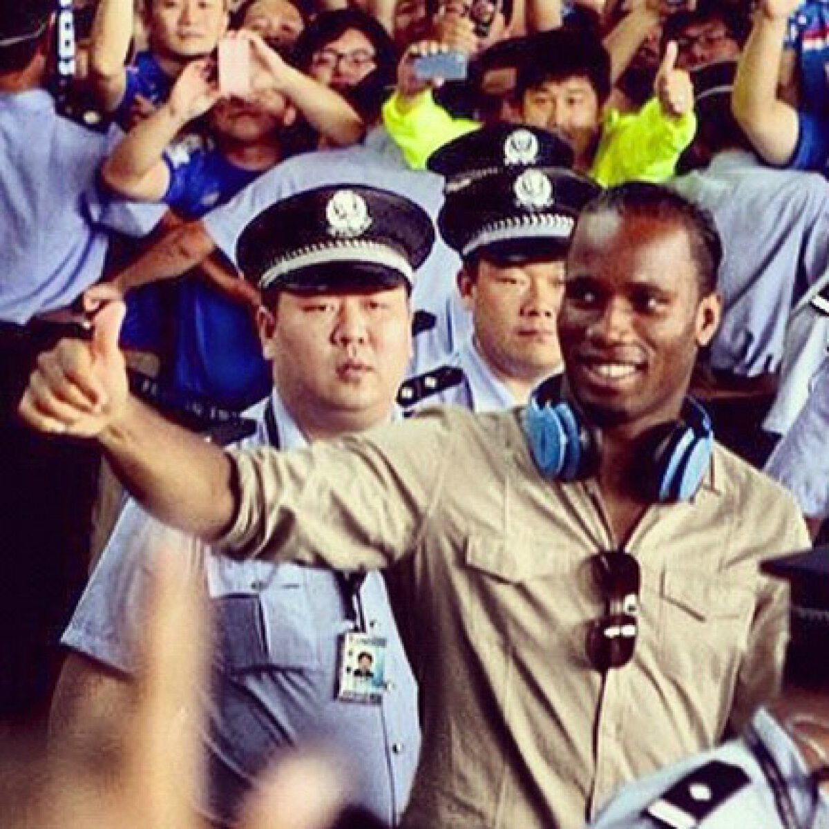 VIDEO şi FOTO » Nebunie la sosirea lui Drogba în China! Cum a fost întîmpinat ivorianul