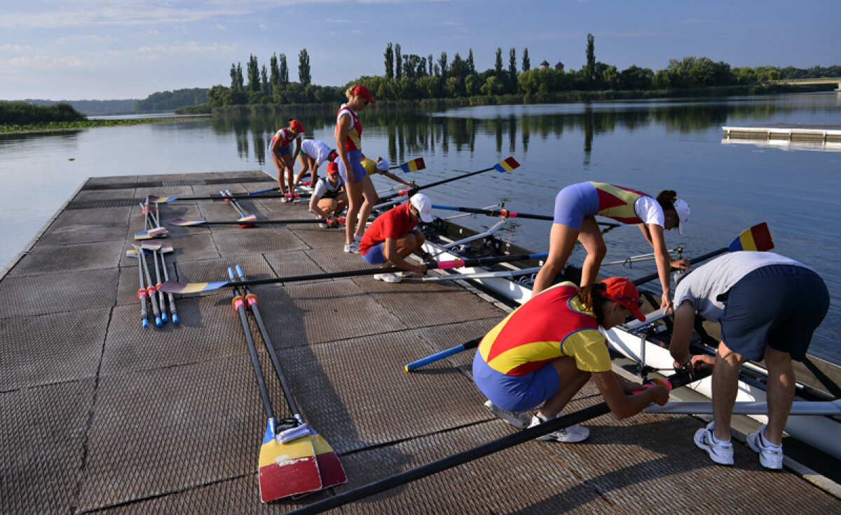 Antrenament la 7 dimineaţa » Canotoarele încearcă să scape de caniculă