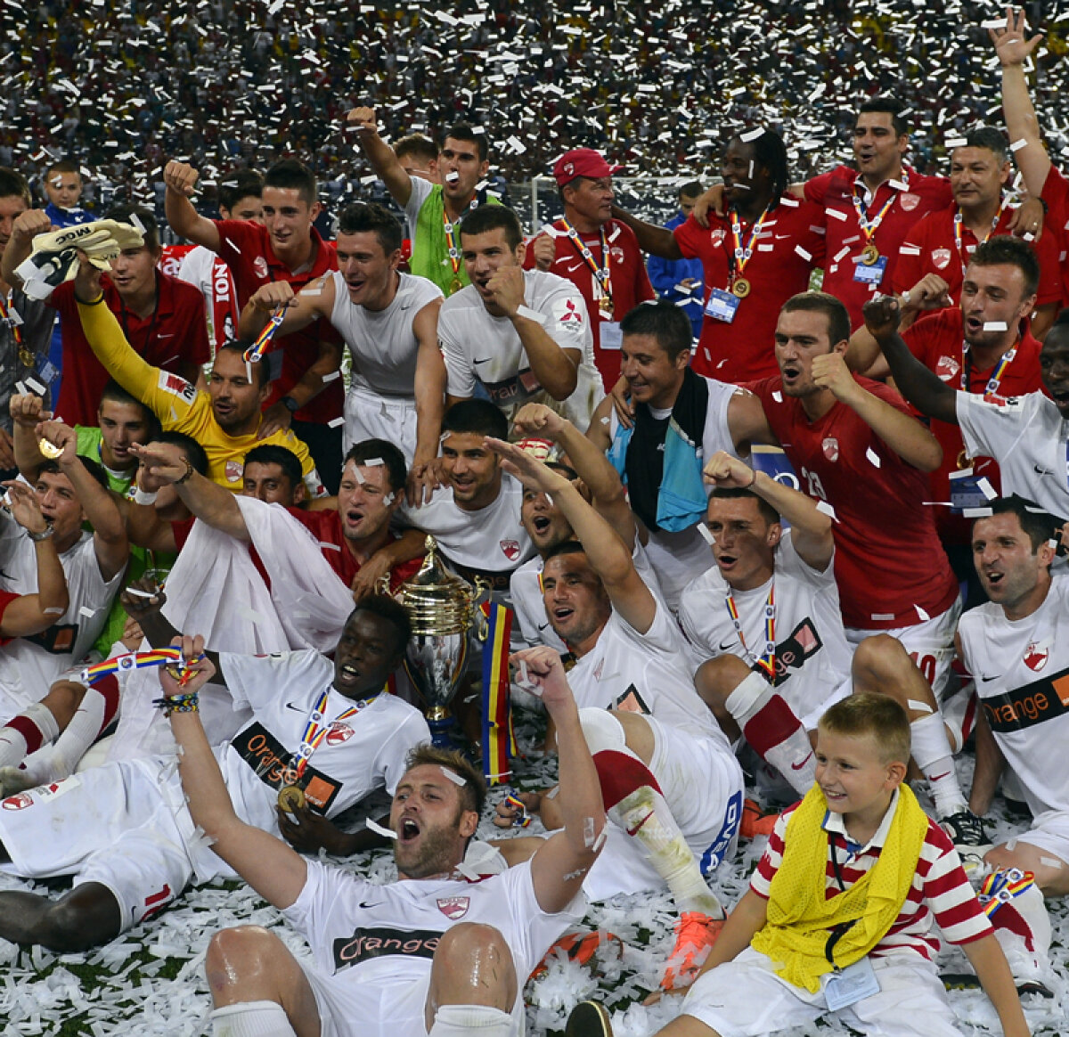 Un regal în plină vară » Dinamo a învins la penalty-uri CFR Cluj şi a cucerit Supercupa României