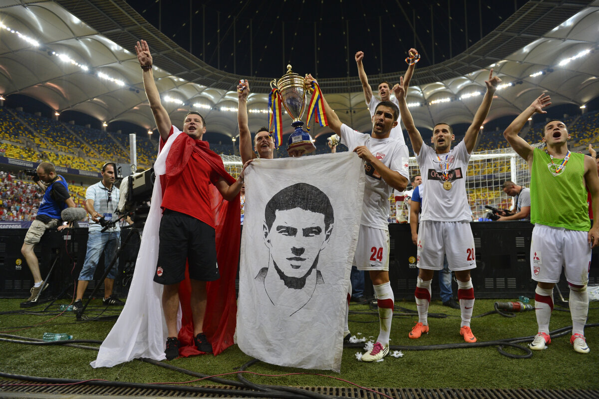 FOTO Bucurie bicoloră » Cele mai tari poze de la triumful lui Dinamo în Supercupă