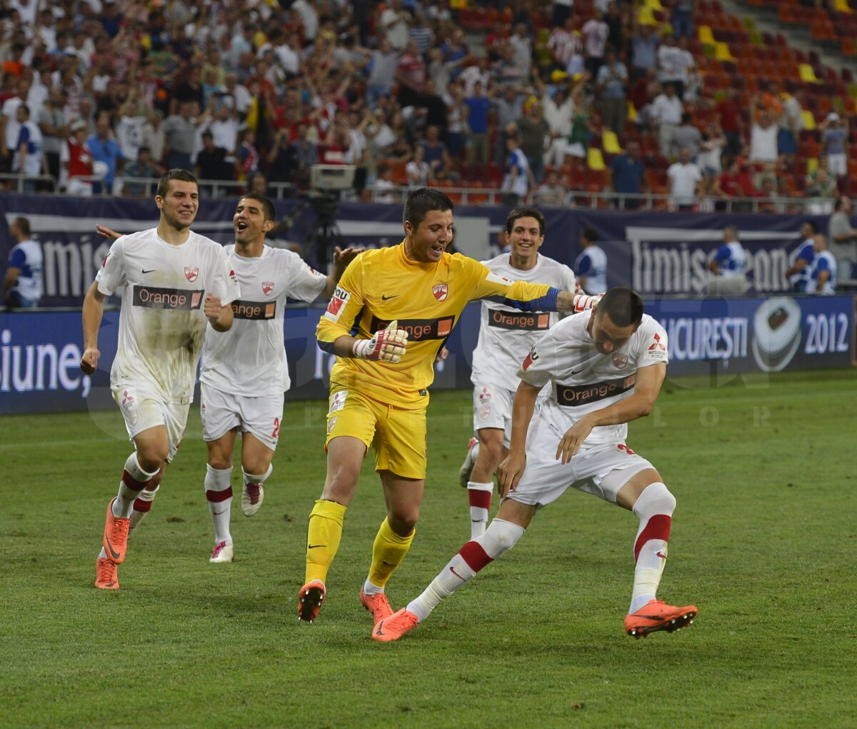 FOTO Bucurie bicoloră » Cele mai tari poze de la triumful lui Dinamo în Supercupă