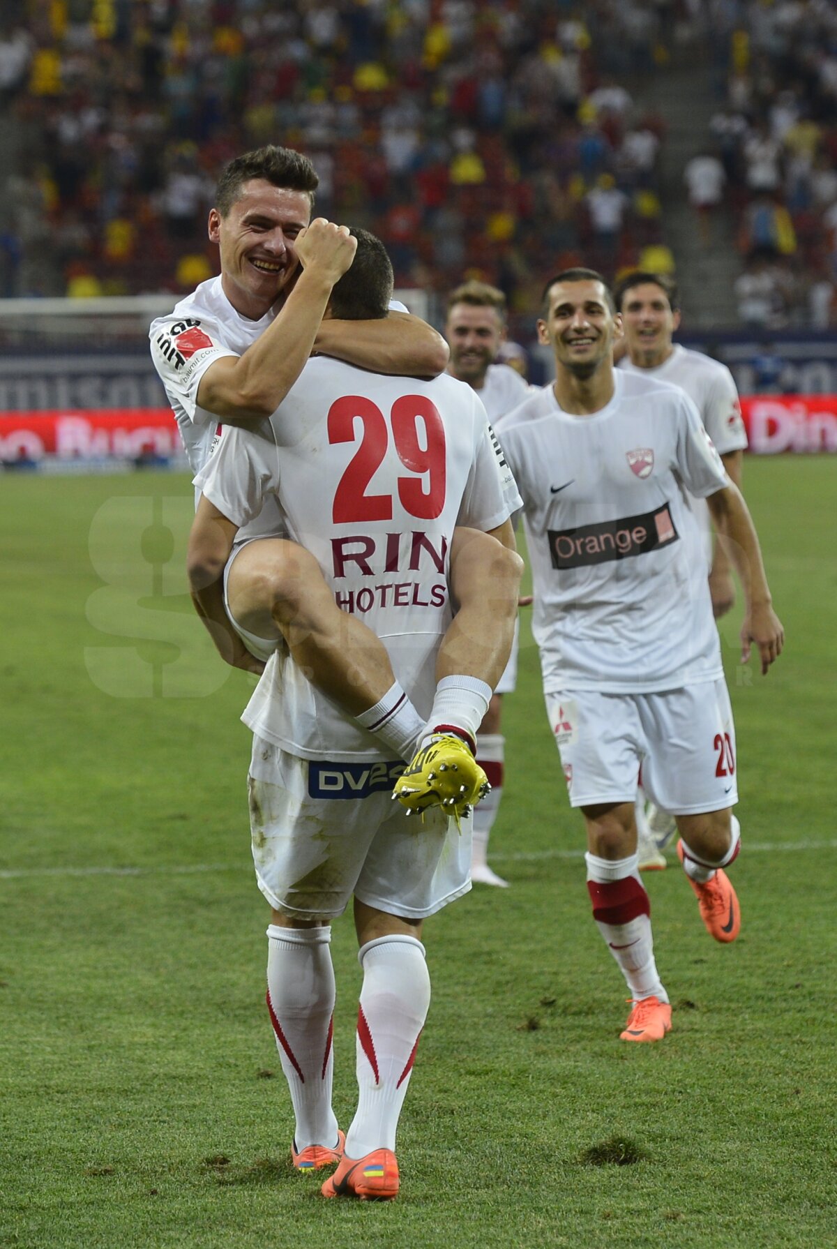 FOTO Bucurie bicoloră » Cele mai tari poze de la triumful lui Dinamo în Supercupă