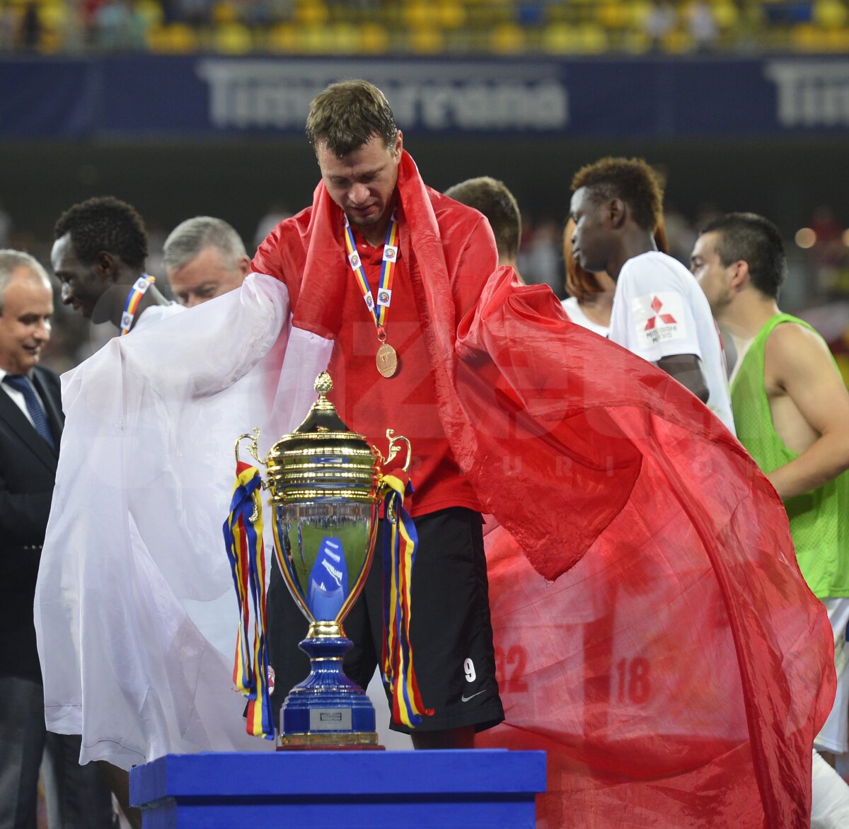 FOTO Bucurie bicoloră » Cele mai tari poze de la triumful lui Dinamo în Supercupă