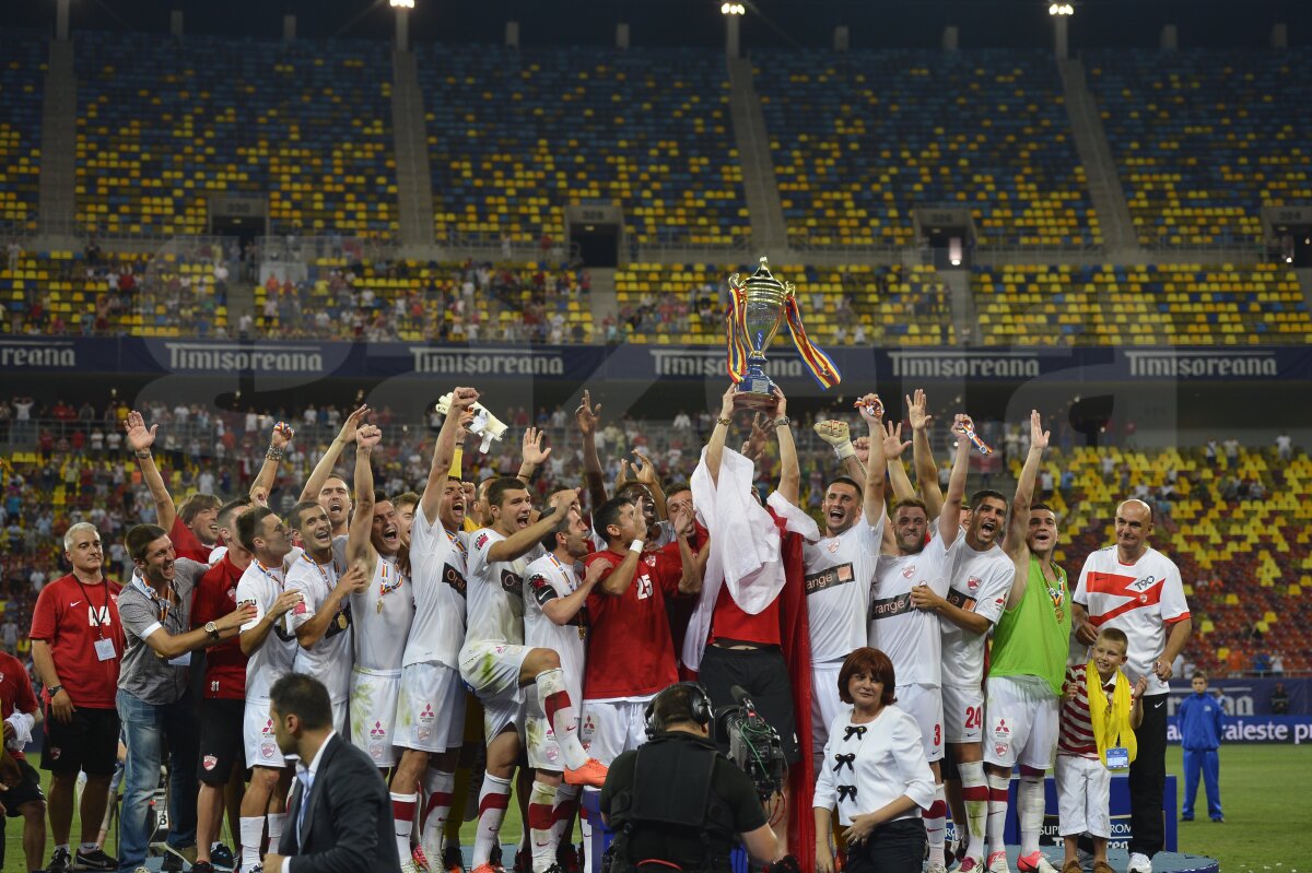 FOTO Bucurie bicoloră » Cele mai tari poze de la triumful lui Dinamo în Supercupă