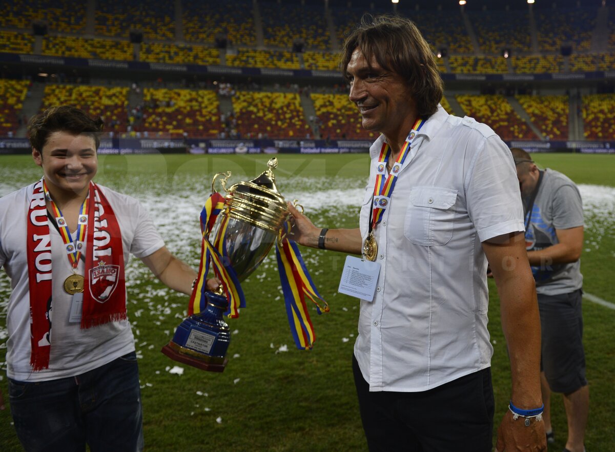 FOTO Bucurie bicoloră » Cele mai tari poze de la triumful lui Dinamo în Supercupă