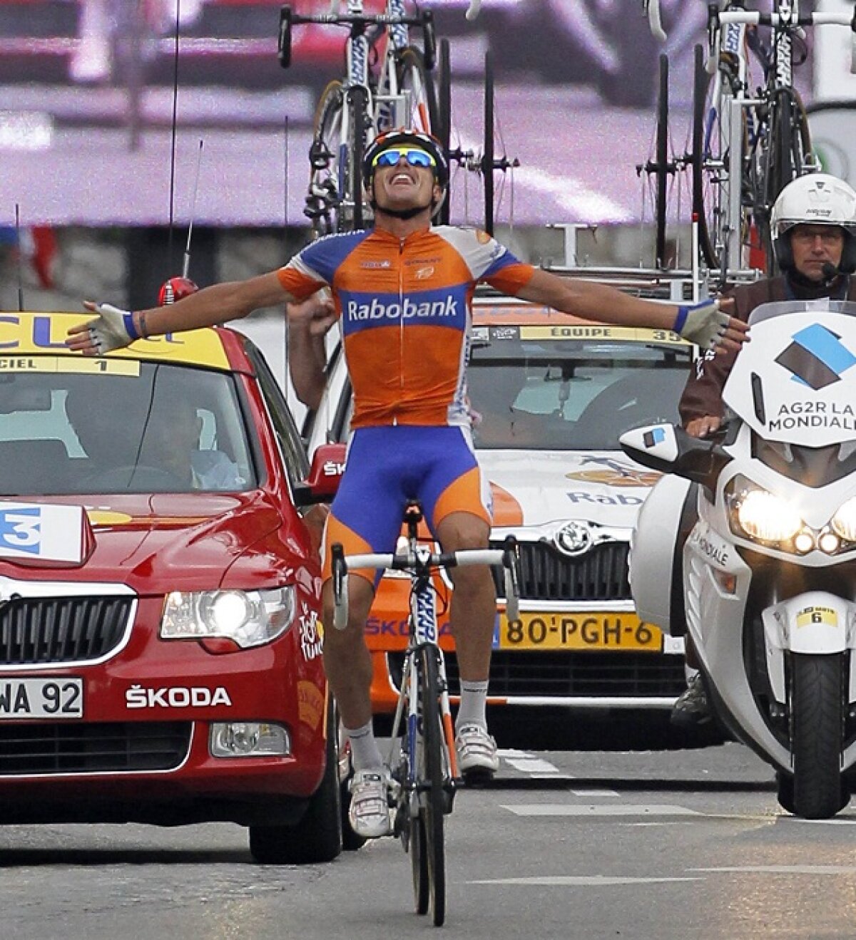 Luis Leon Sanchez a învins "balaurul" Sagan, într-o etapă în care s-au aruncat cuie pe traseu :O