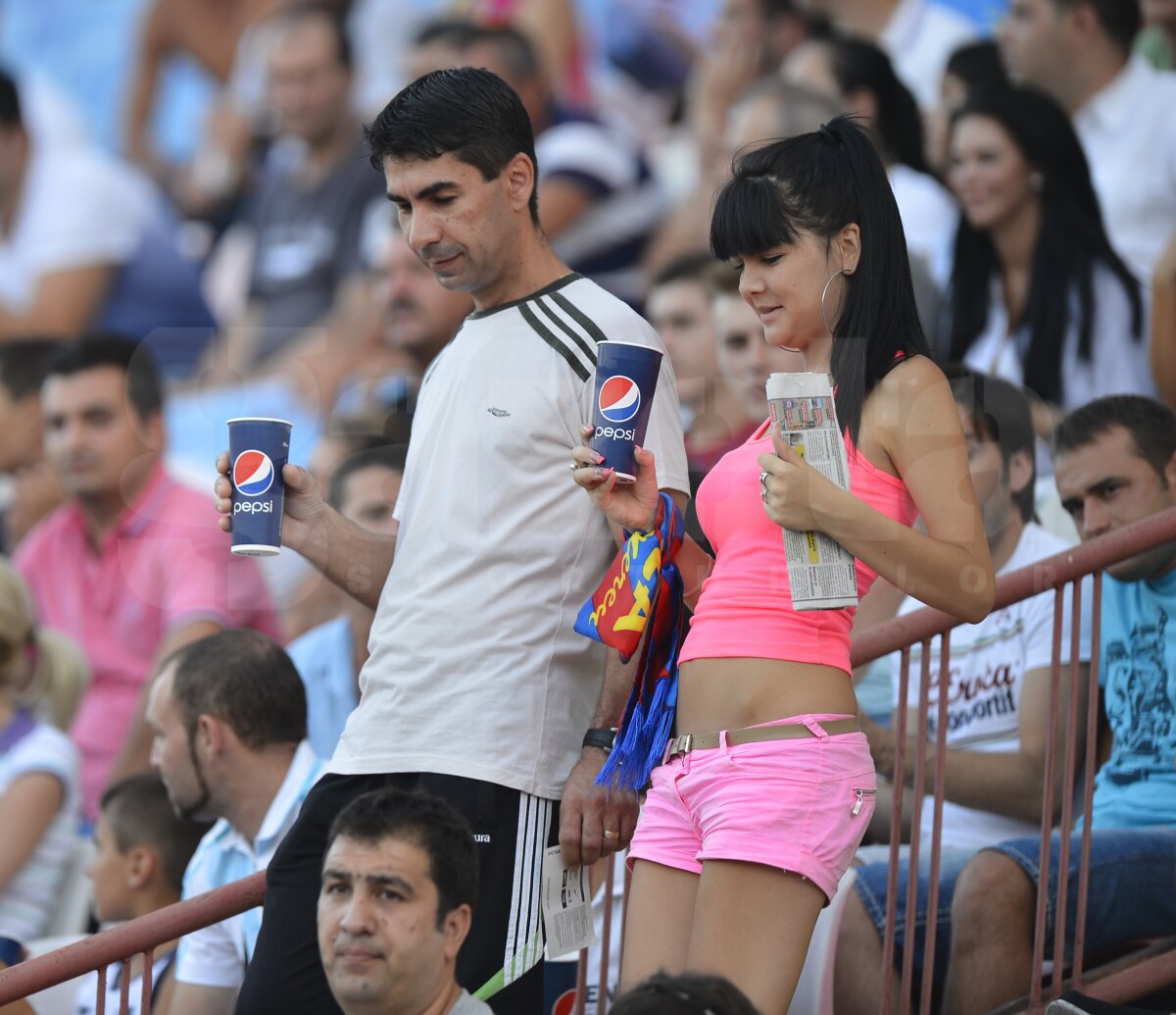 GALERIE FOTO » Steaua a bătut cu greu asistenţa de la Supercupă » Puţin peste 10.000 de fani la meciul cu Litex