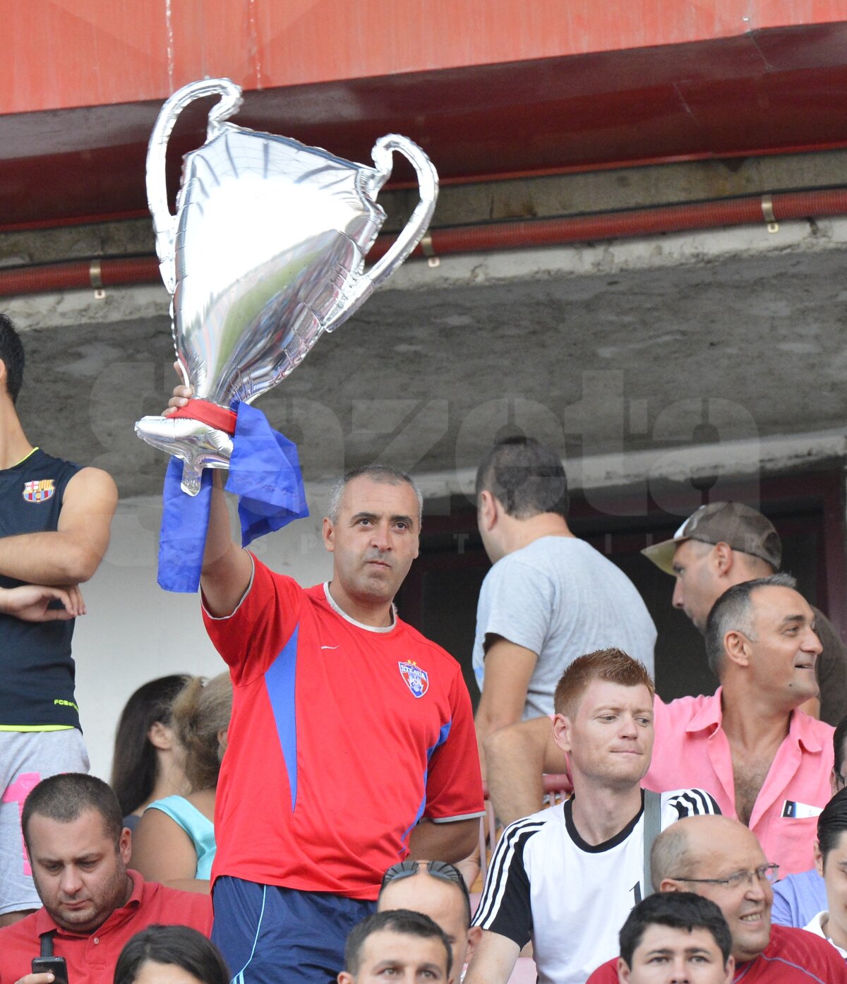 GALERIE FOTO » Steaua a bătut cu greu asistenţa de la Supercupă » Puţin peste 10.000 de fani la meciul cu Litex
