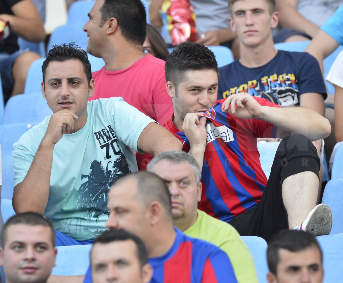 GALERIE FOTO » Steaua a bătut cu greu asistenţa de la Supercupă » Puţin peste 10.000 de fani la meciul cu Litex