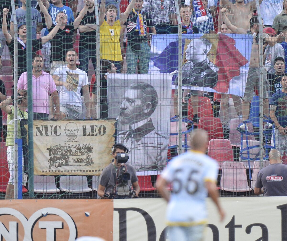 GALERIE FOTO » Steaua a bătut cu greu asistenţa de la Supercupă » Puţin peste 10.000 de fani la meciul cu Litex