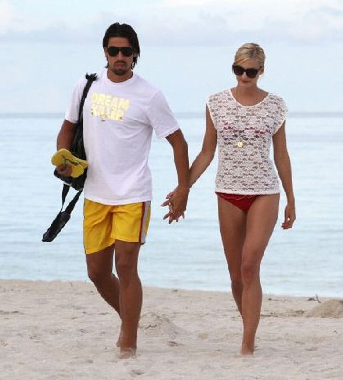 GALERIE FOTO » Khedira a făcut senzaţie cu iubita lui sexy pe plajele din Miami