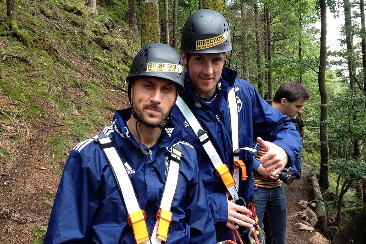 Ora de adrenalină » Marica a ”zburat” la 83 de metri înălţime cu tiroliana