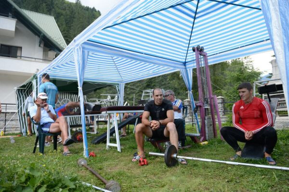 Alexandru Dumitrescu şi Victor Mihalachi vor concura la Londra într-o barcă de culoare aurie » Canoea poleită