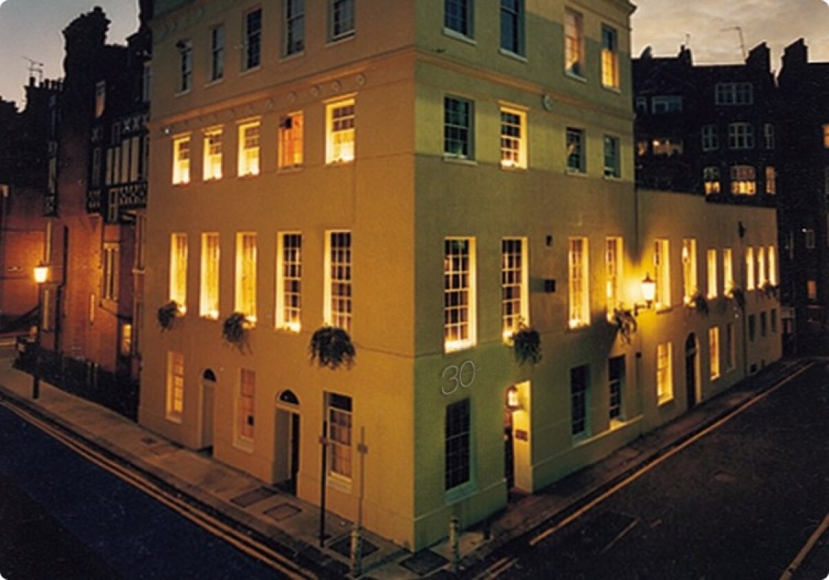 Vor primi banii » Casa României, într-un hotel-butic din Londra