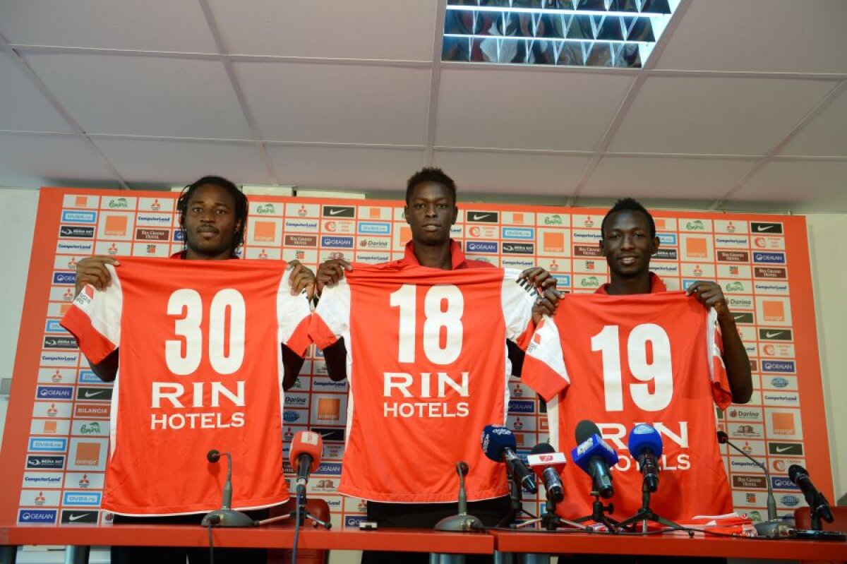 FOTO Dinamo şi-a prezentat perlele din Africa: Koulibaly, Issa Ba şi Boubacar, ”veniţi la muncă în România”, cum spun chiar jucătorii