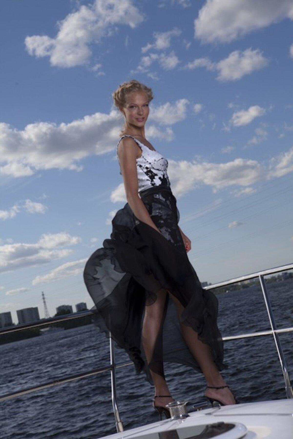 FOTO Şi bună, şi frumoasă. Ea este ”Kurnikova” din atletism :)