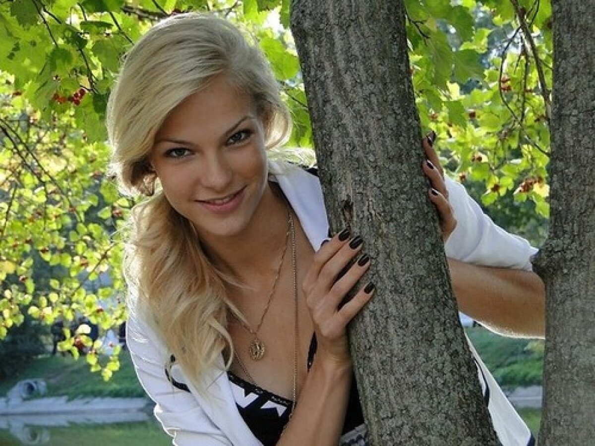 FOTO Şi bună, şi frumoasă. Ea este ”Kurnikova” din atletism :)