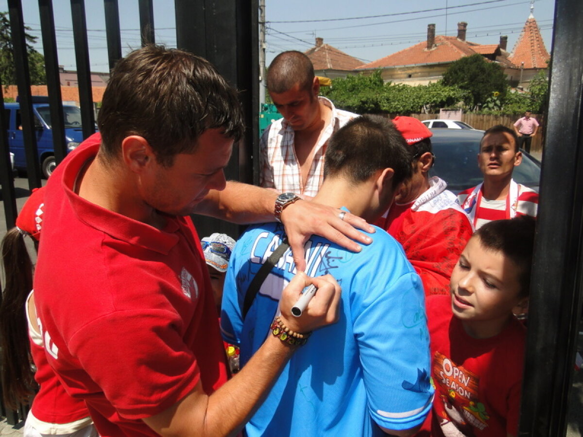 FOTO Dinamo s-a recreat la "Barcelona Cafe" înainte de meciul de la Severin!
