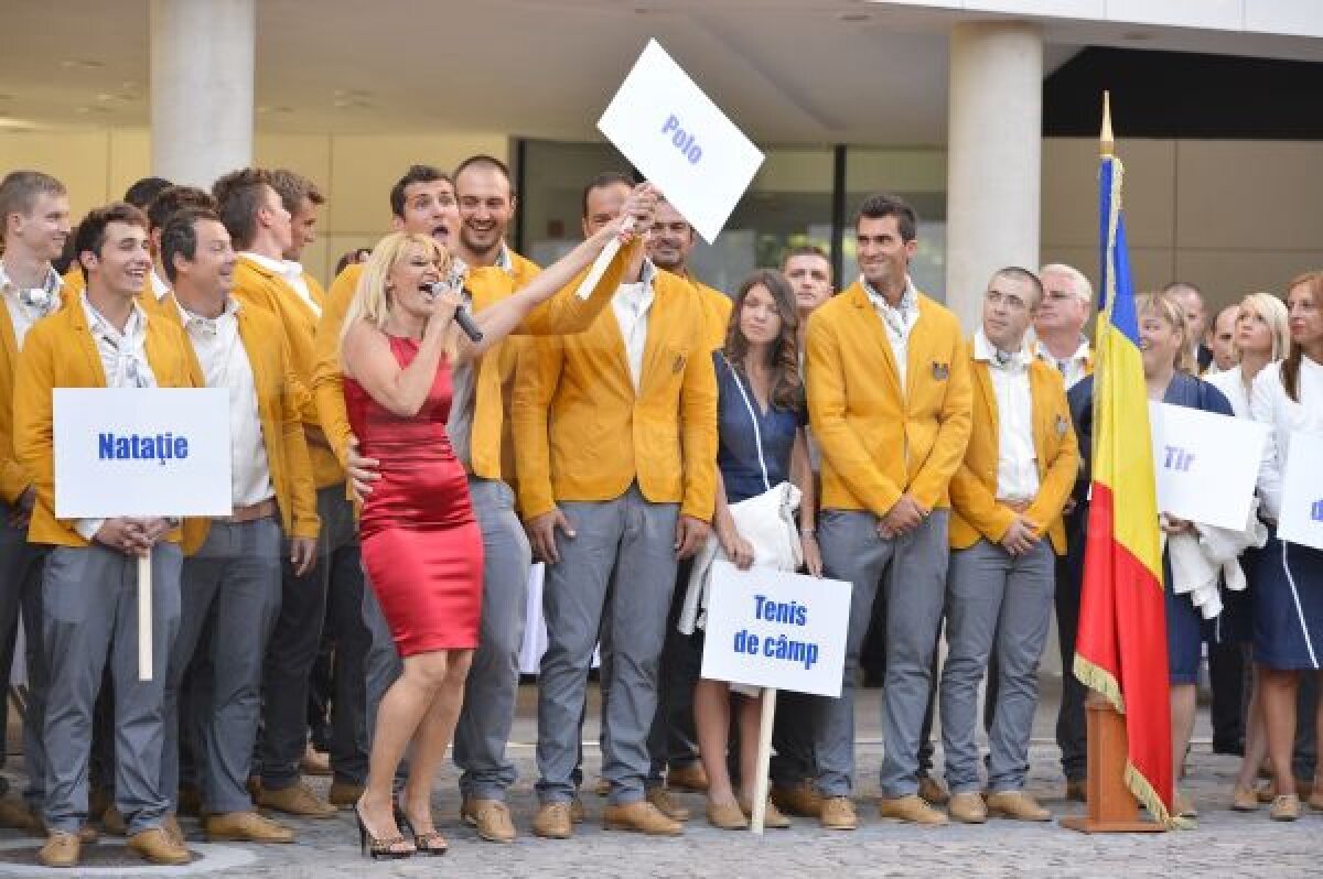 FOTO Instantanee cu olimpici » Cele mai interesante poze de la festivitatea de prezentare delegaţiei României la JO 2012