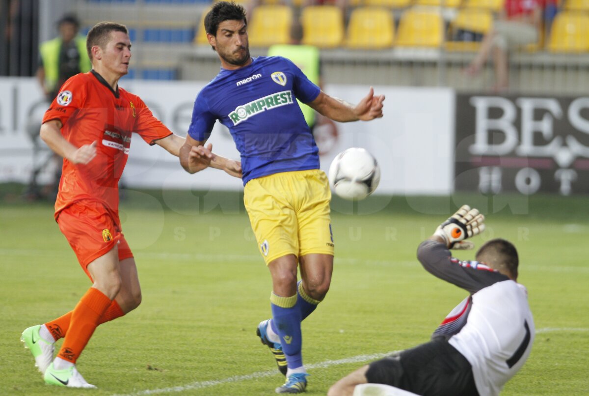 VIDEO şi FOTO Petrolul - Ceahlăul 5-0 » Hamza şi Grozav s-au distrat cu nemţenii