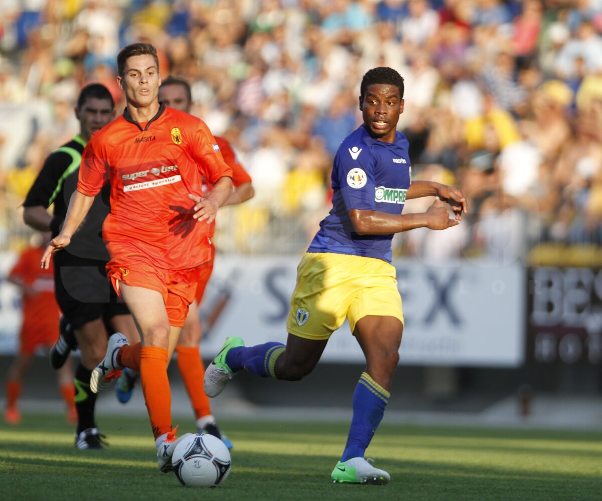 VIDEO şi FOTO Petrolul - Ceahlăul 5-0 » Hamza şi Grozav s-au distrat cu nemţenii